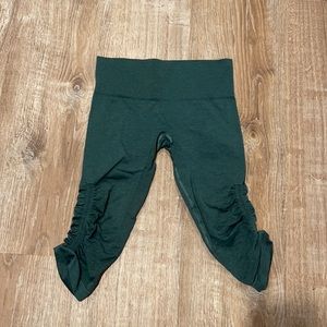 Lululemon green running crops